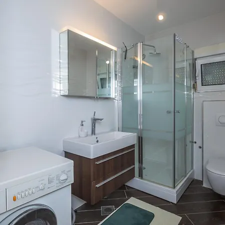 Casa Moderna - New Spacious Apartman *