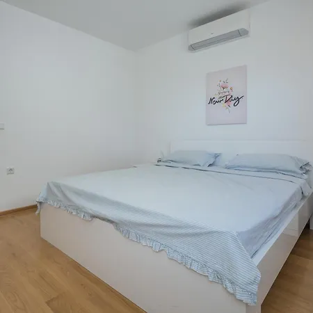 Casa Moderna - New Spacious Apartman