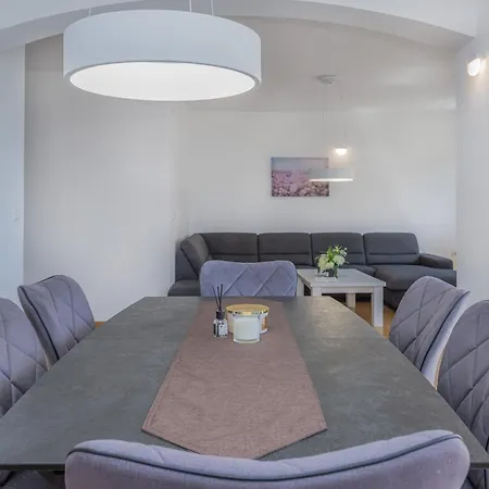 Casa Moderna - New Spacious Apartman *