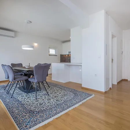 Apartman Casa Moderna - New Spacious *