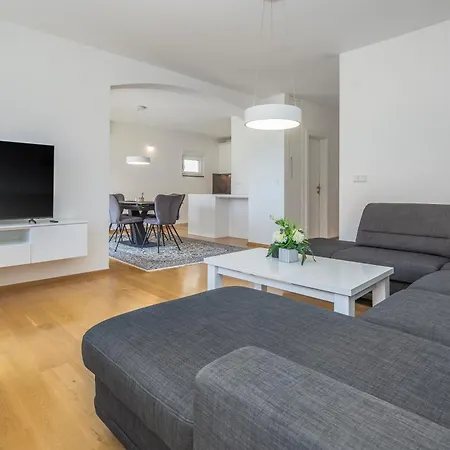 Casa Moderna - New Spacious Apartman